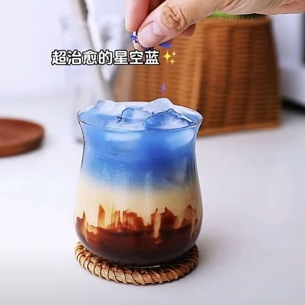 蓝椰拿铁