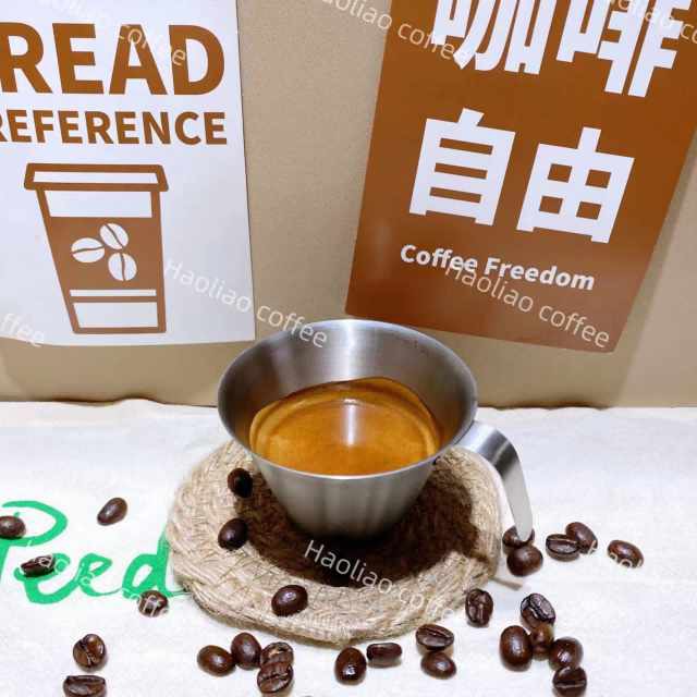 浓缩咖啡液杯